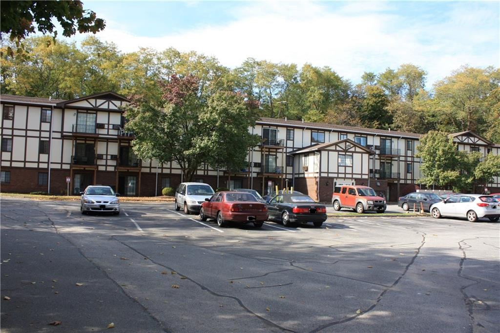Canterbury Village Condominiums